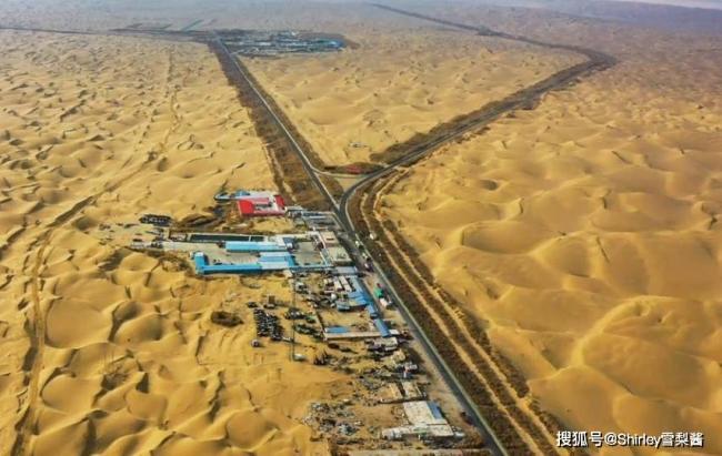 中国最大沙漠的中心 藏着一座2万人的城镇