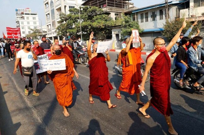 拜登正式宣布制裁缅甸军方 要求释放昂山素季