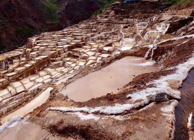 全球最古老的“盐田” 当地被迫变成白色仙境