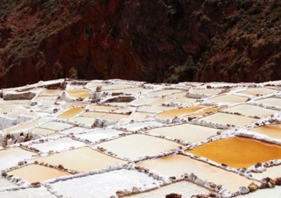 全球最古老的“盐田” 当地被迫变成白色仙境