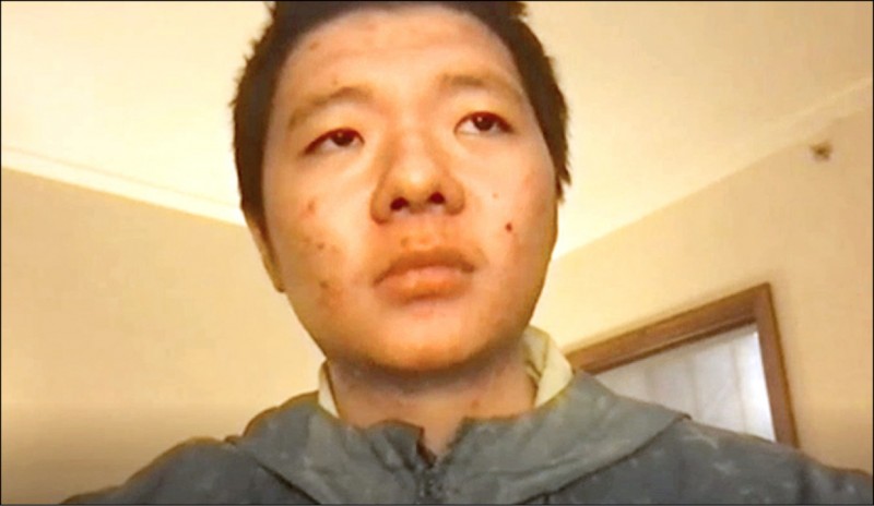 正在歐洲旅行的王靖渝因質疑中印衝突死亡數，遭中國警方以其父母做為要挾，限他「三天內回國自首」。（取自網路）
