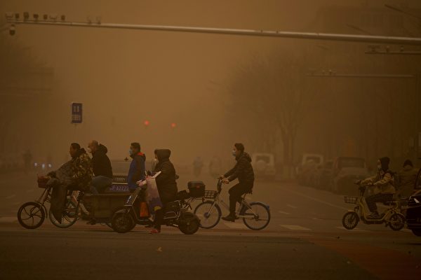 北京市民谈沙尘暴：天人感应