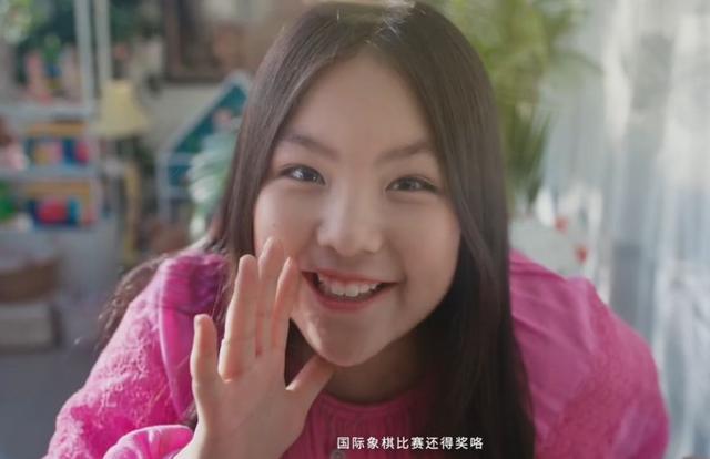 李湘女儿拍广告 却遭网友说像“黑旋风”