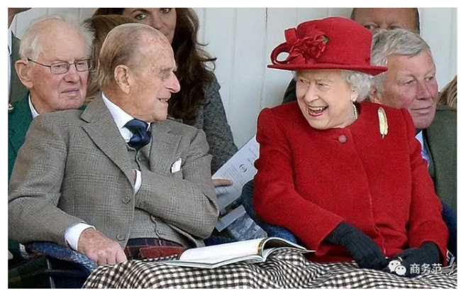 帅到99陪伴女王74年，衣品高、爱毒舌、一生潇洒