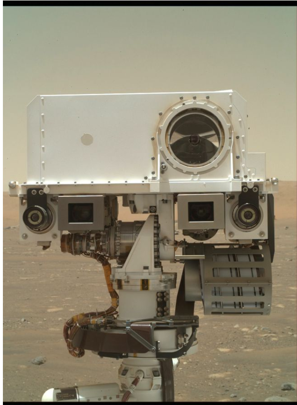 NASA毅力号第一张自拍照出炉 机智号同框出镜