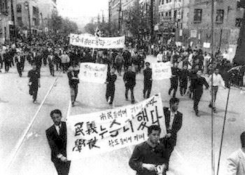 历史上的今天：韩国国父做这事引爆革命