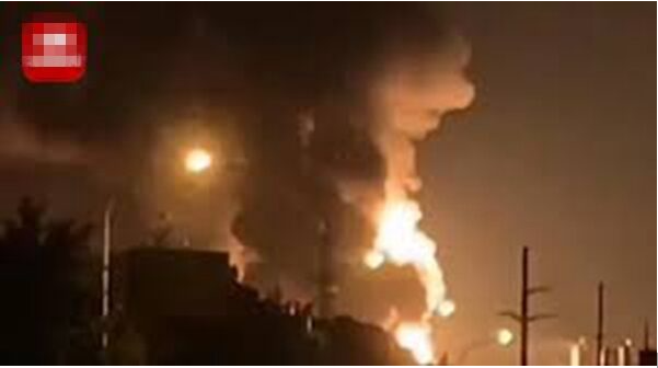 浙江化工厂爆炸 火焰冲天 200米外玻璃被震碎