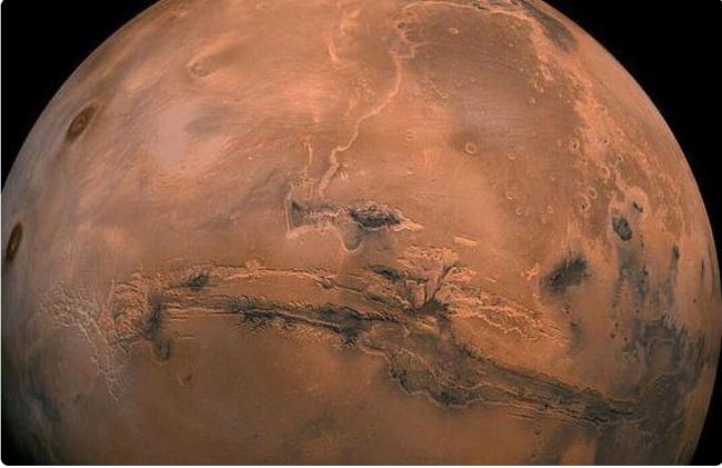 证据表明火星上有活跃火山，微生物就在附近