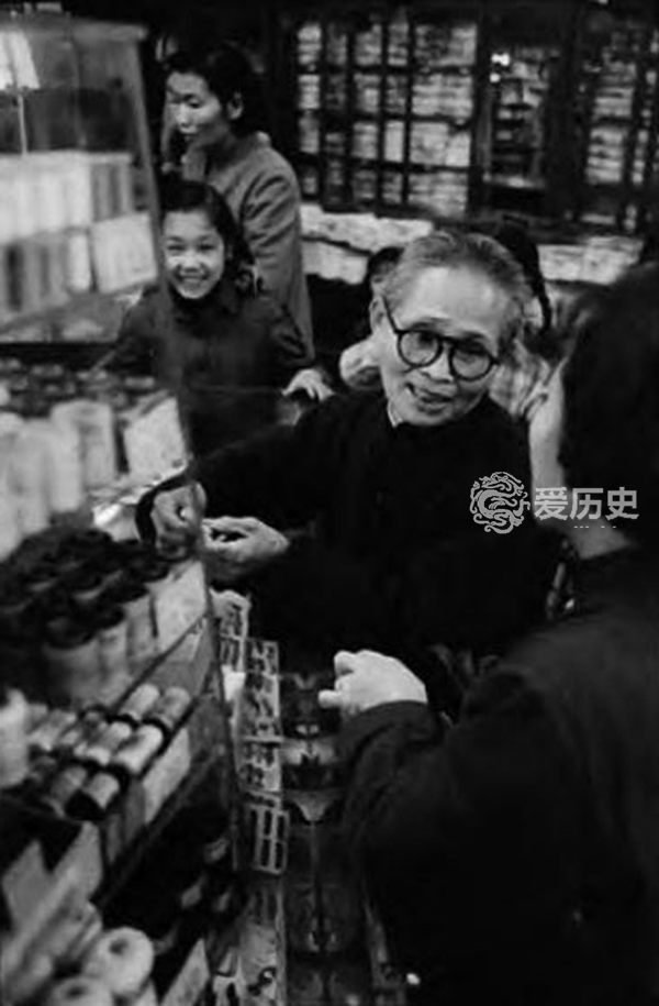 上海人满满的回忆：1949年成立的首家国营百货