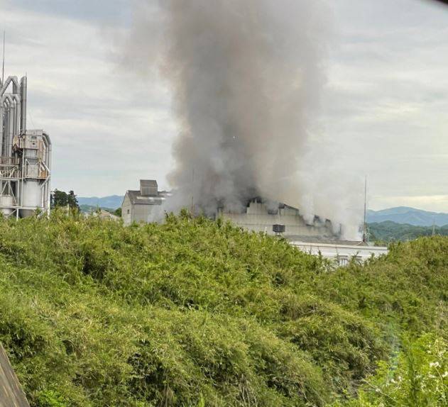日本福岛化工厂不明原因突爆炸 4人受伤