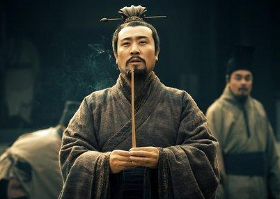 青梅煮酒时刘备有什么作为，值得被曹操视为英雄