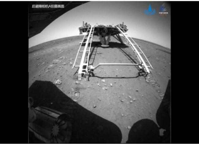 祝融号到达火星地表 开始巡视探测