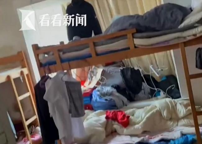 上海高档住宅严重群租 39人共住连厨房都有床