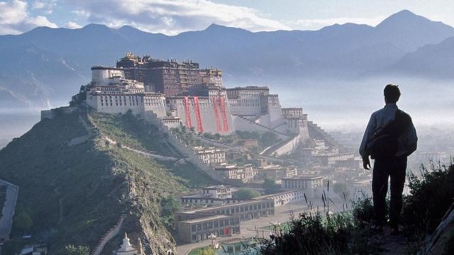 透视中国白皮书：“西藏和平解放与繁荣发展”