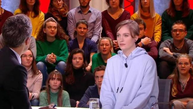 法国16岁少女"亵渎"宗教被十万人线上追杀