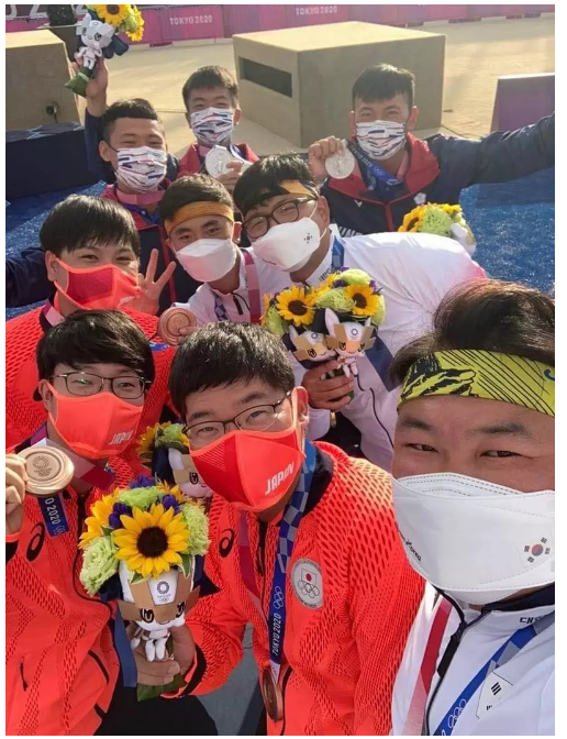 台日韩选手合照暖翻 网友称“第一岛链友好”
