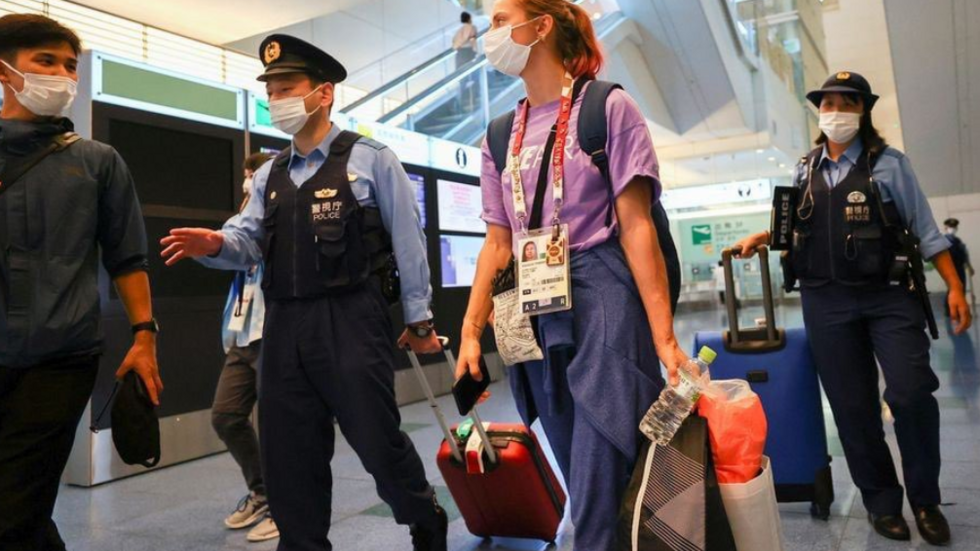 羽田机场惊魂：白俄选手差点被押送登机回国