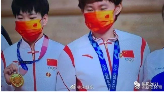 热烈欢呼奥运健儿佩戴毛主席像章，这不是"极左"