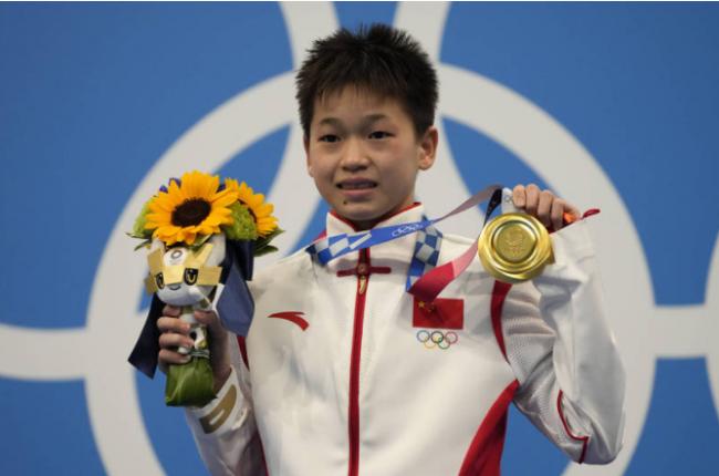 14岁天才少女震惊世界 3跳满分打破奥运纪录摘金