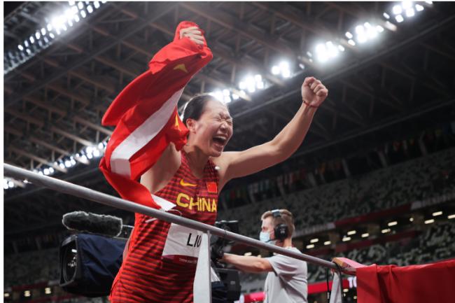 创造历史！中国选手奥运女子标枪一掷夺金