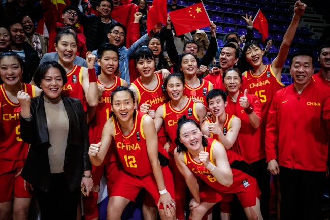 中国女篮惜败，但人们记住了“女版奥尼尔”