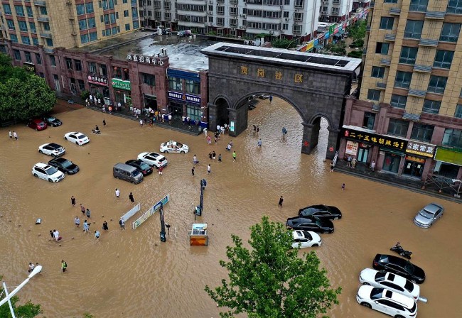 河南郑州7月特大暴雨 报废车辆数字公布