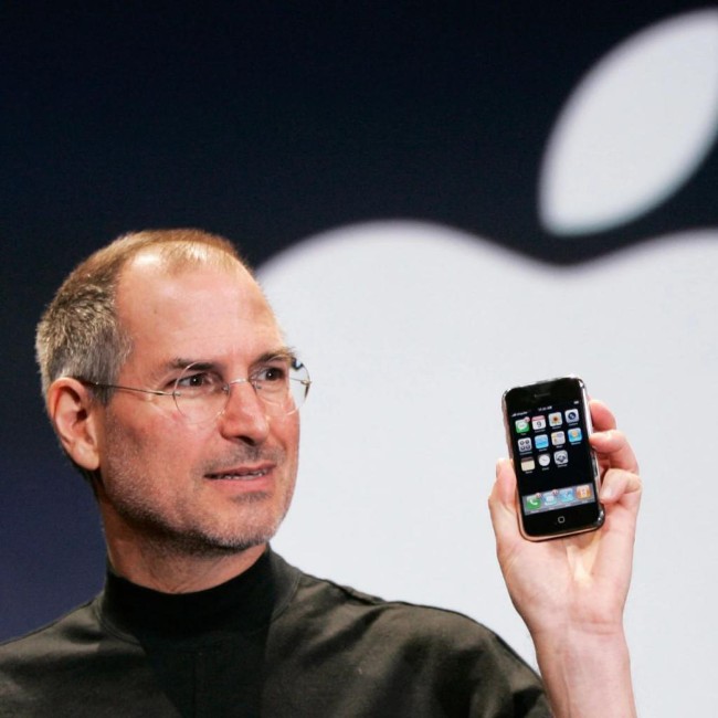 苹果这次真的变了，新iPhone居然是翻盖手机?