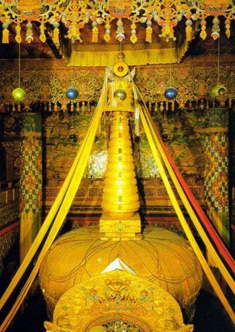 30吨黄金 10万颗宝石 中国真正的黄金宫殿