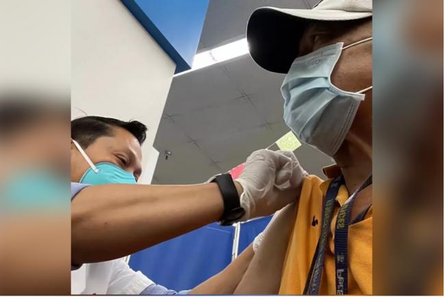 华人打新冠疫苗没感觉 第三针却须服止痛药