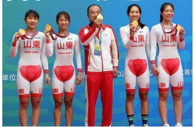 强国美学 中国山东女子自行车队服吓傻网友 万维读者网