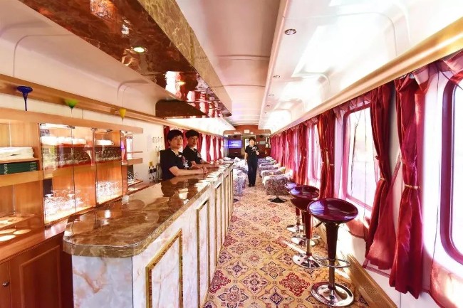 中国最豪华火车在乌鲁木齐发车，3w一趟一票难求
