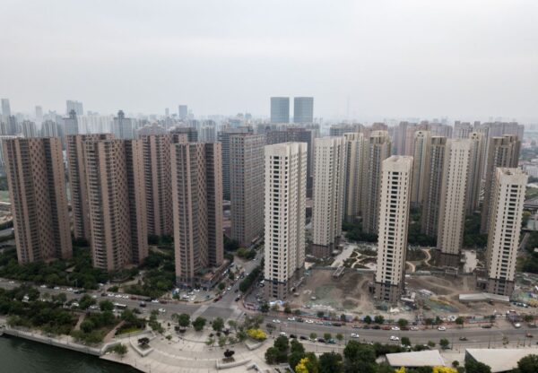 中国多地出台限跌令 仍挡不住房地产市场崩溃