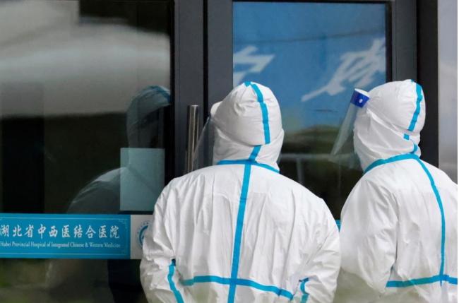 中国新一波疫情扩及10省市 旅行团多人确诊
