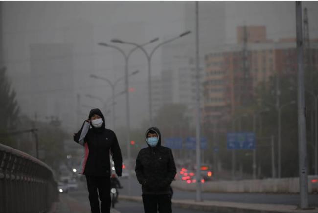 雾霾遮住中南海！ 北京爆严重空污