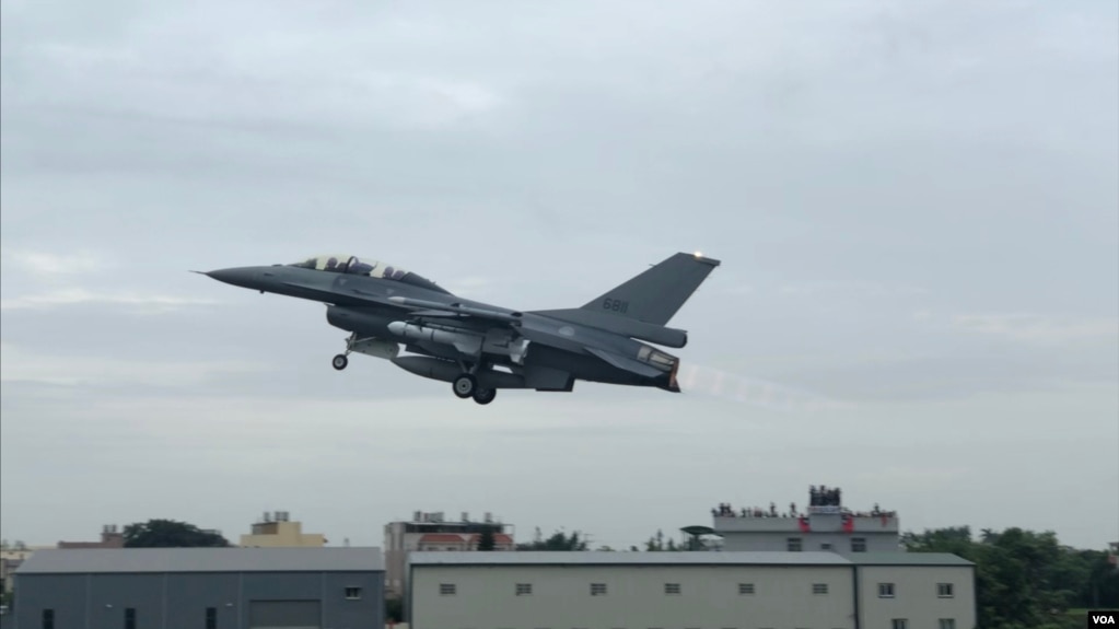 经改装升级的F-16V战机参加了汉光35号演习战备道战机起降演练。（美国之音萧洵）