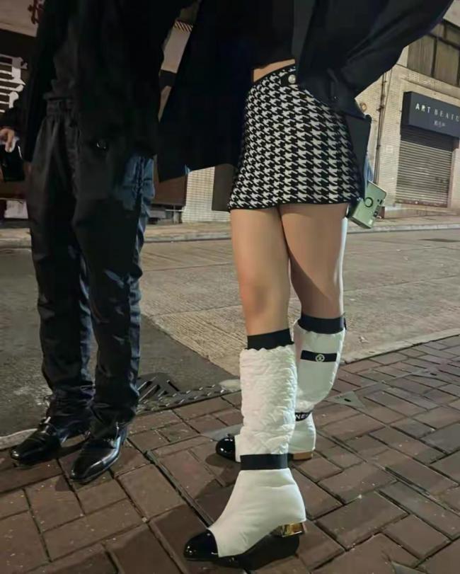 陈奕迅17岁女儿近照 身材好一双美腿太吸睛