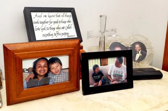 一个被非裔父亲和亚裔母亲领养的中国少年之死