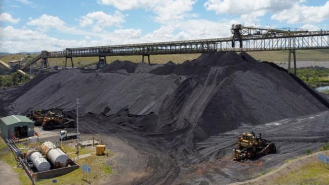 中国当局一年后首次开放澳煤清关 投降了？