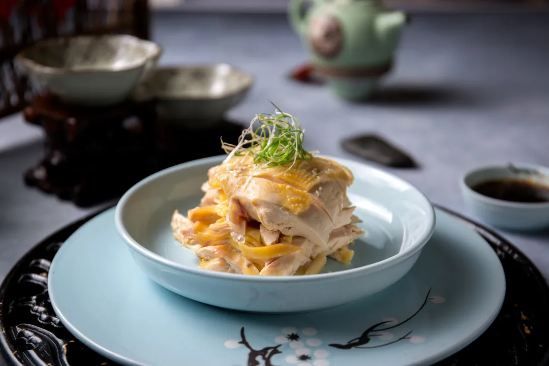 在广东，一只地道的白切鸡有多美味？