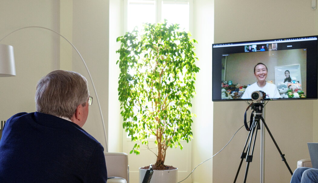 国际奥林匹克委员会发布了一张彭帅与奥委会主席托马斯·巴赫进行视屏通话的照片。