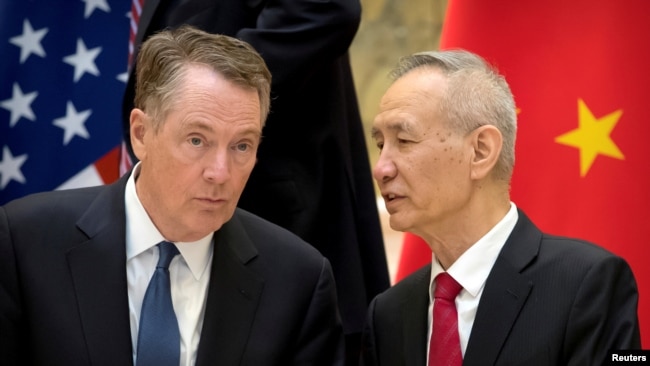 时任美国贸易代表莱特希泽与中国副总理刘鹤2019年2月15日在北京钓鱼台国宾馆交谈。