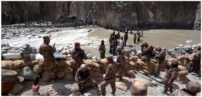 中印边境建桥 中国军队大动作