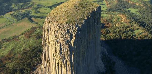 世界上最难爬的魔鬼塔 仅百人登顶成功