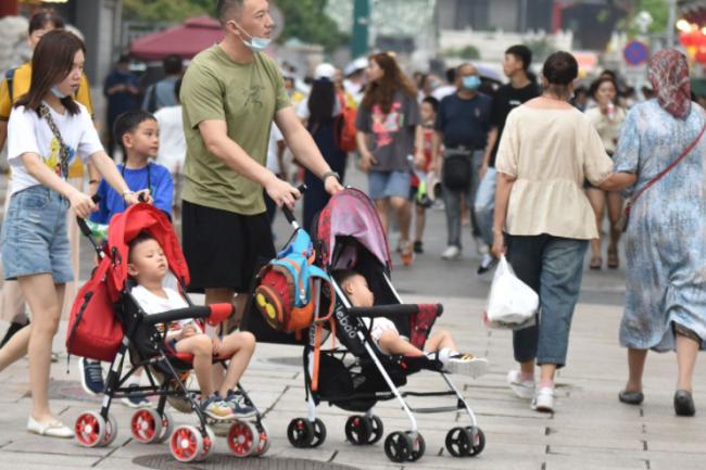 中国学者又出招：养老金与子女数量挂钩 促生育