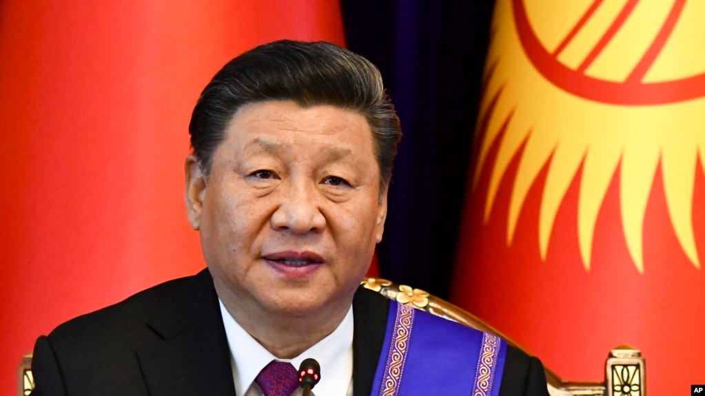 中国国家主席习近平2019年1月13日在吉尔吉斯斯坦 比什凯克和吉尔吉斯斯坦总统索隆拜·热恩别科夫举行记者会。