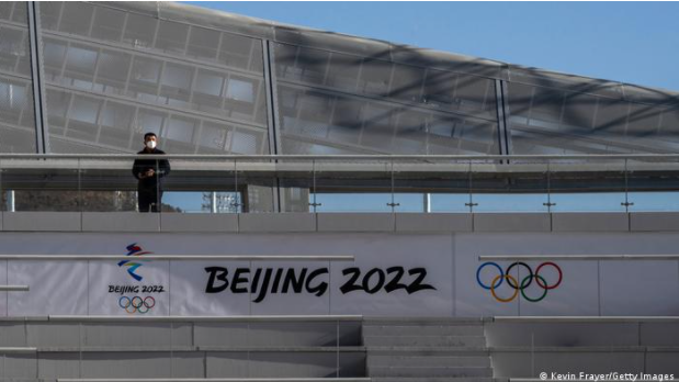 冬奥选手到北京发现：人们个个穿的像宇航员