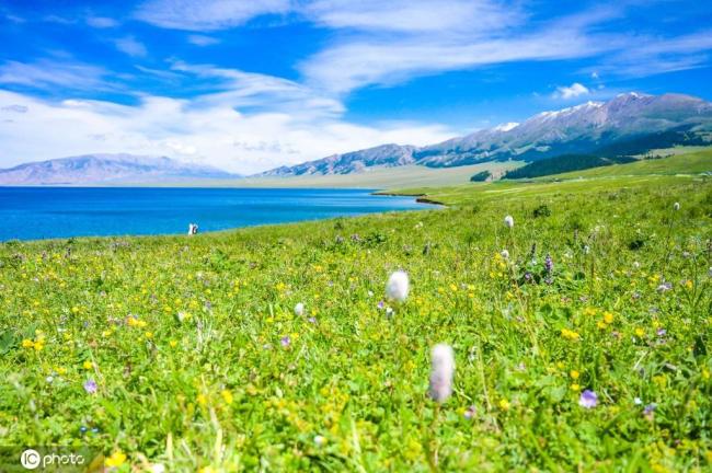 新疆赛里木湖自然风光秀美壮丽