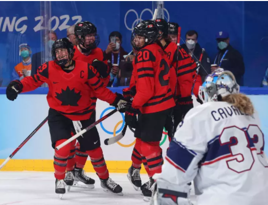女子冰球金牌战 加拿大3：2美国 复仇成功
