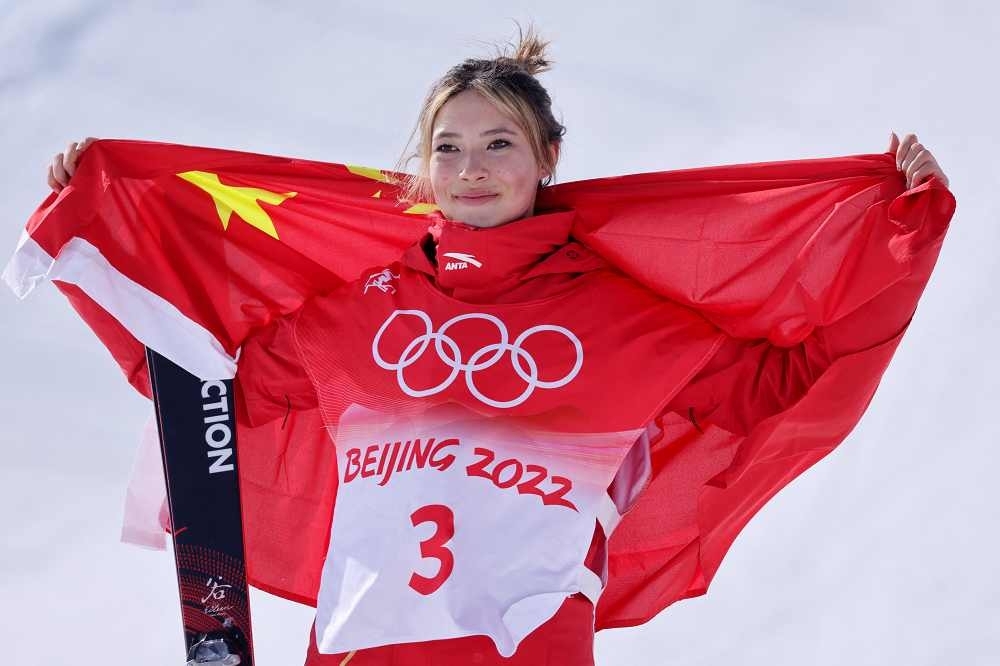 出生於美國的谷愛淩在北京冬奧會自由式滑雪大跳臺比賽中為中國隊奪得金牌。（湯森路透）
