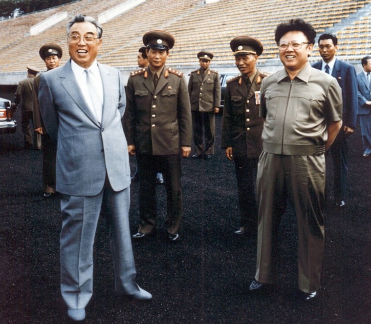 北韓第一代領導人金日成（左一）與第二代領導人金正日（右一）。資料照片